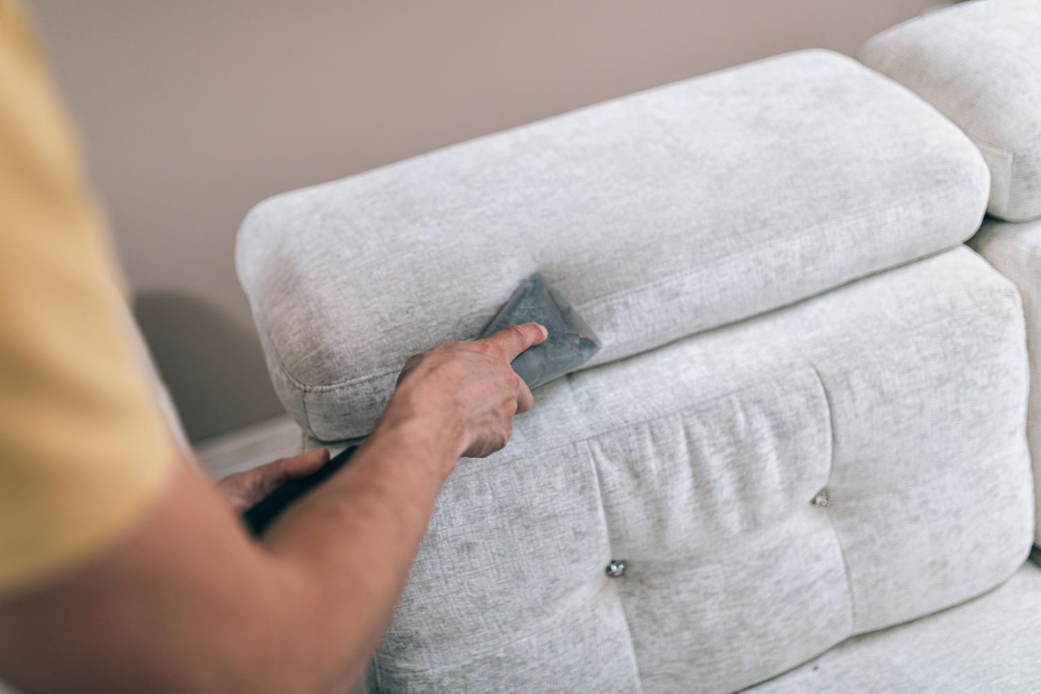 processus nettoyage profondeur meubles elimination salete du canape notion lavage